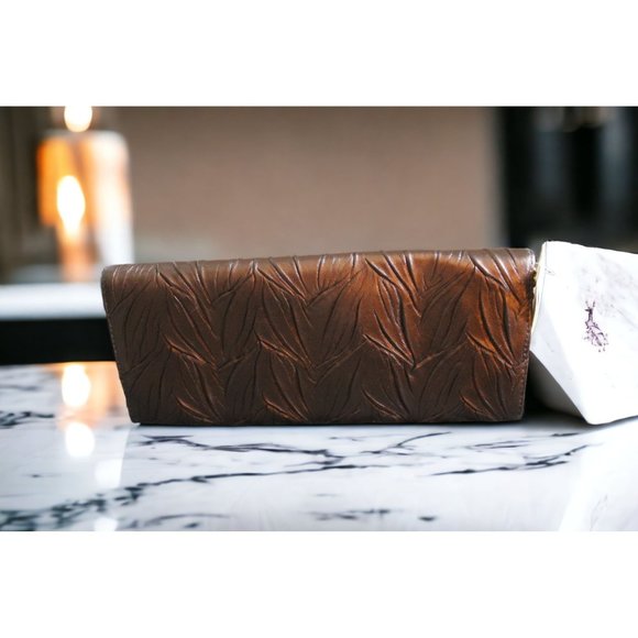 NWT Jessica M'Clintock Brown Faux Patent Leather Envelope Clutch Evening Bag - Picture 2 of 9